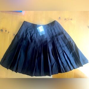 New girls lifted two black skirt